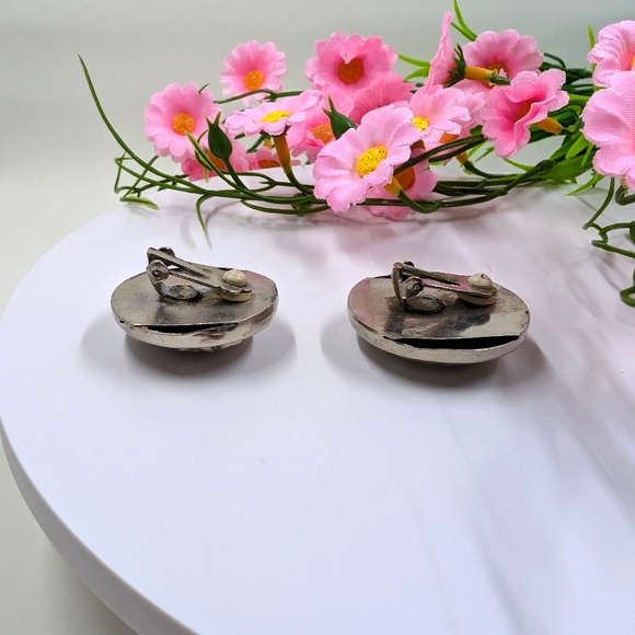 Oversized Button Style Silver Plated Vintage Clip On Earrings - Picture 3 of 4
